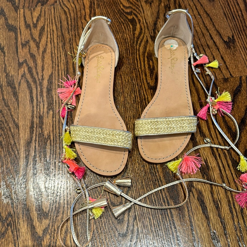 Lilly Pulitzer tie up sandal size 8